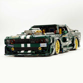 1: 8 Dodge Challenger, Pearlescent Green Paint Customized Version (3751 Pcs)